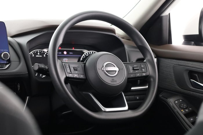 2025 Nissan X-TRAIL ST
