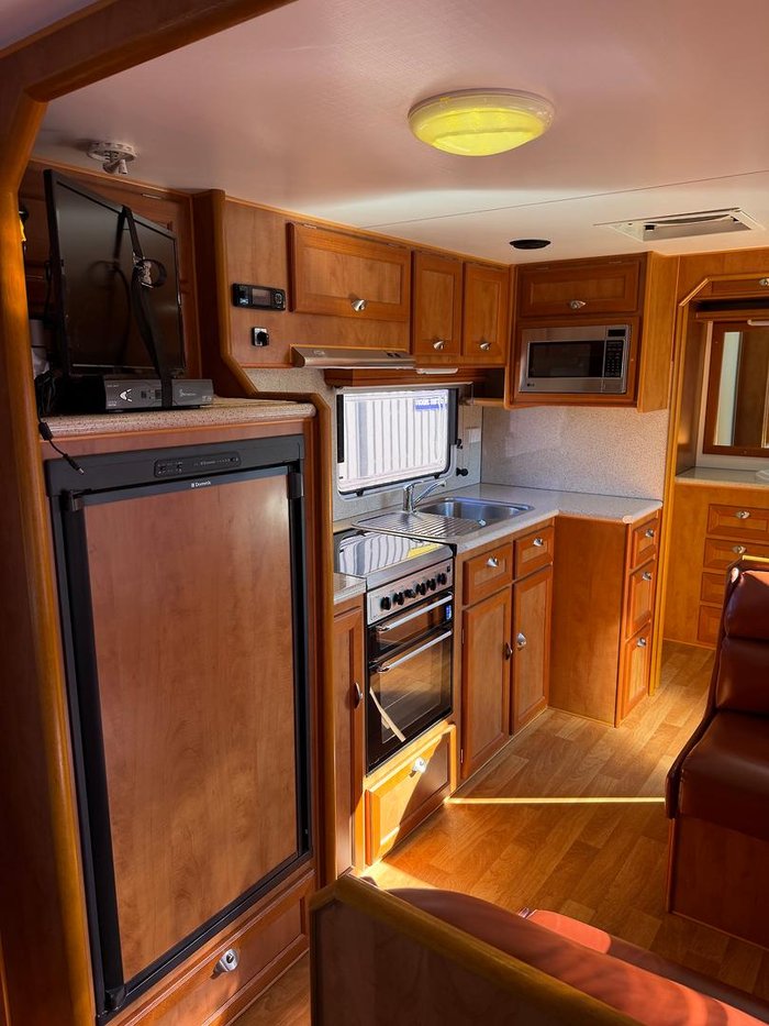 2010 Legend Caravans Aussie By Design Hump Back