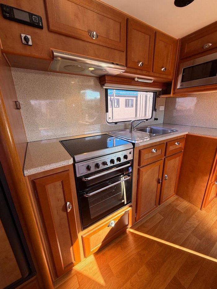 2010 Legend Caravans Aussie By Design Hump Back