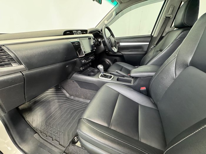 2022 Toyota Hilux SR5