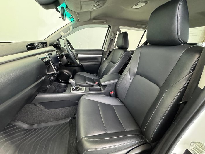 2022 Toyota Hilux SR5