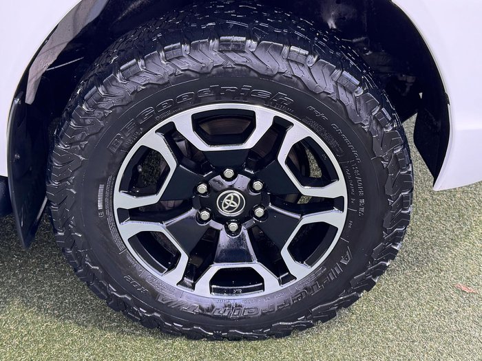 2022 Toyota Hilux SR5