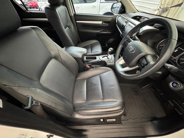 2022 Toyota Hilux SR5