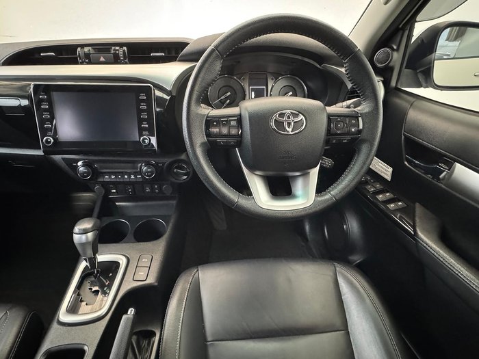 2022 Toyota Hilux SR5