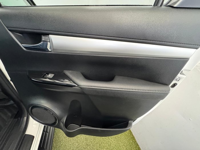 2022 Toyota Hilux SR5