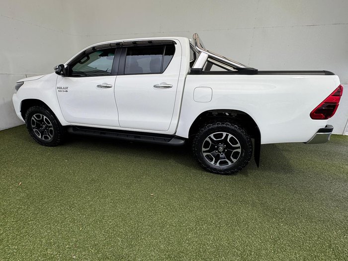 2022 Toyota Hilux SR5