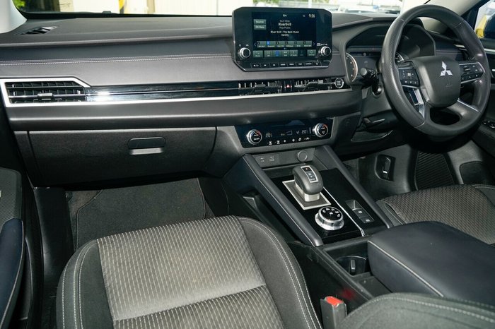 2022 Mitsubishi Outlander LS