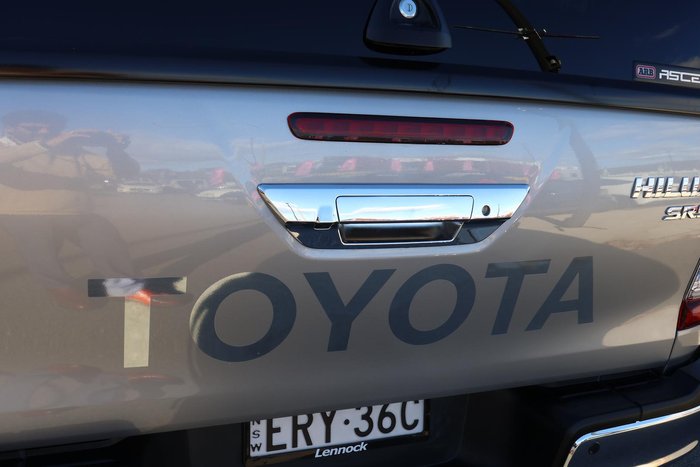 2021 Toyota Hilux SR5