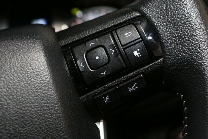2024 Toyota Hilux SR5 48V