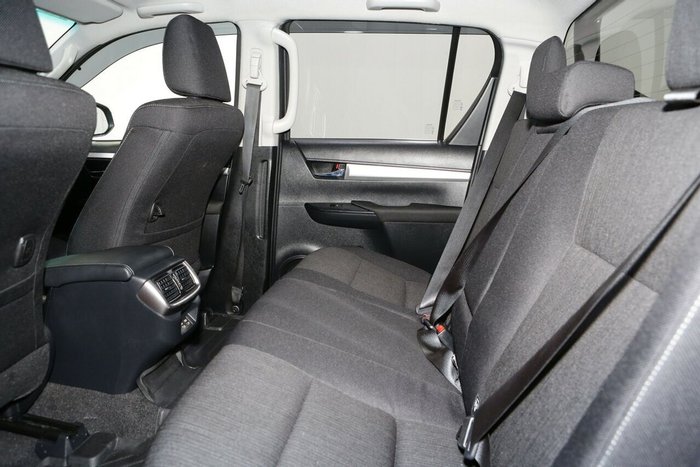 2024 Toyota Hilux SR5 48V