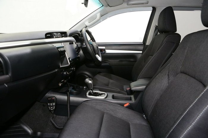 2024 Toyota Hilux SR5 48V