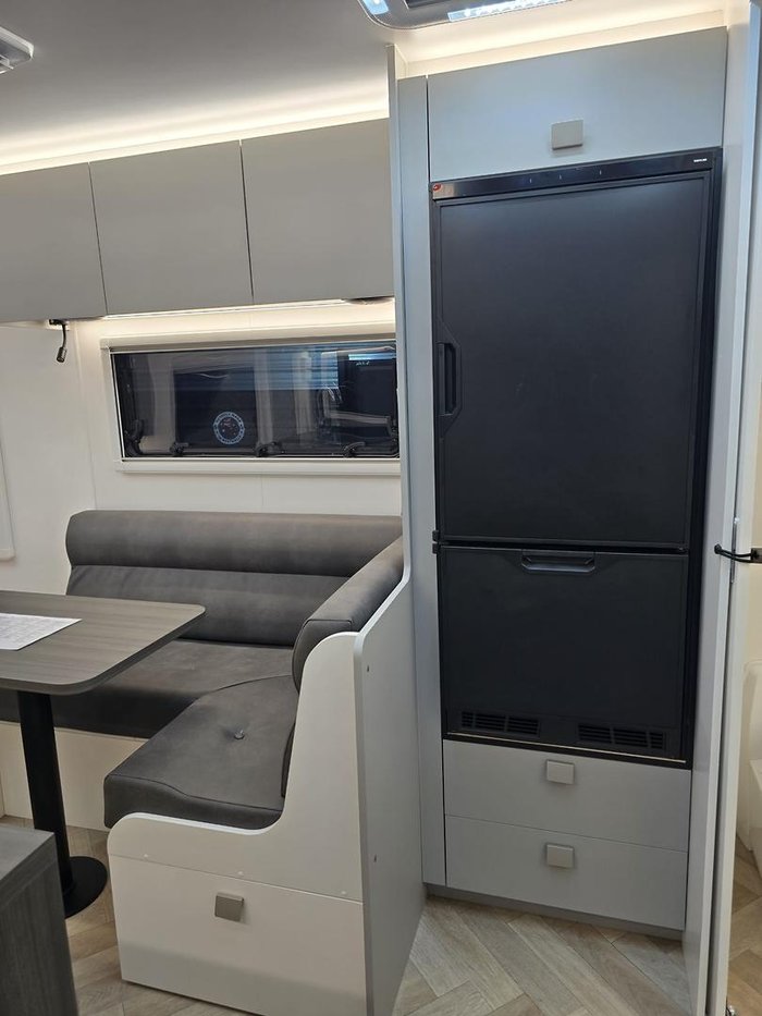 2025 New Age Caravans 16' Manta Ray Expedition Mr16exp Save $9,333 Was $93,333