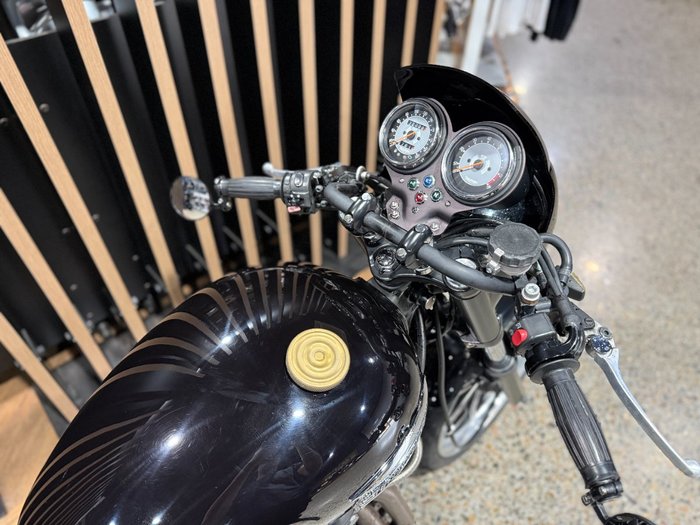 Triumph 2009 TRIUMPH 865CC BONNEVILLE SE A1 JET BLACK