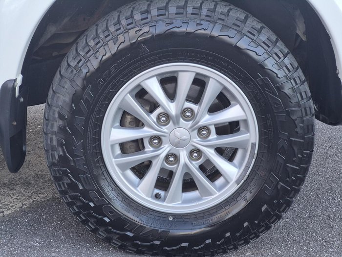 2015 Mitsubishi Challenger
