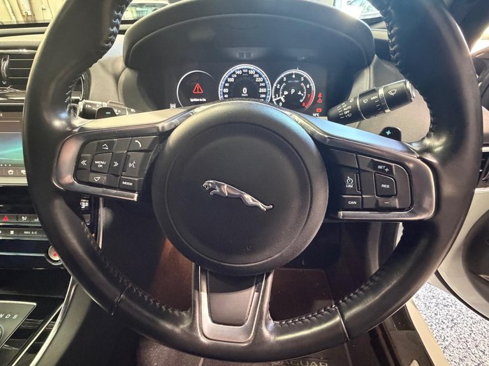 2018 Jaguar XE 20t Prestige