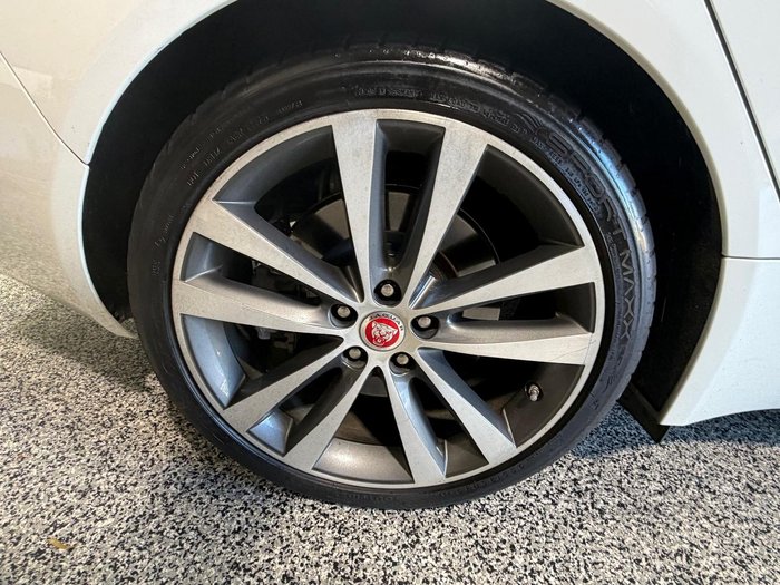 2018 Jaguar XE 20t Prestige