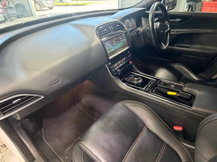 2018 Jaguar XE 20t Prestige