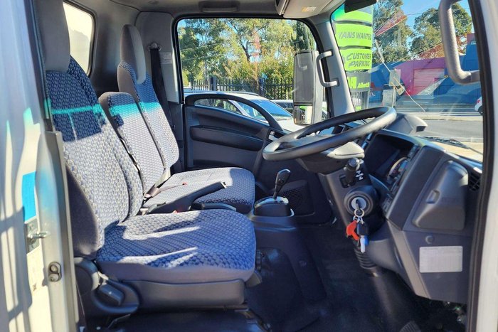 2022 Isuzu N Series NNR 45-150 White