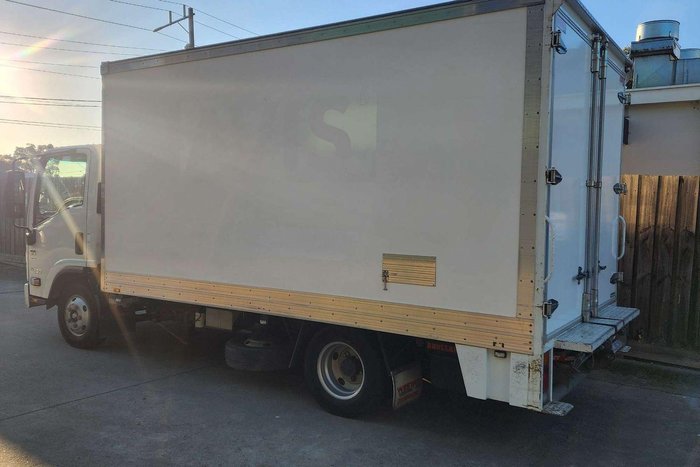 2022 Isuzu N Series NNR 45-150 White