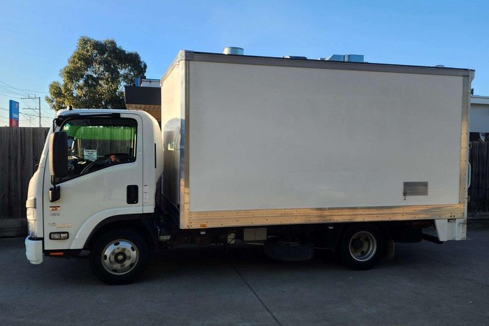 2022 Isuzu N Series NNR 45-150 White