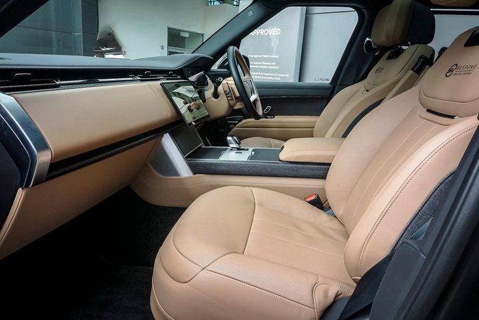 2024 Land Rover Range Rover P615 SV