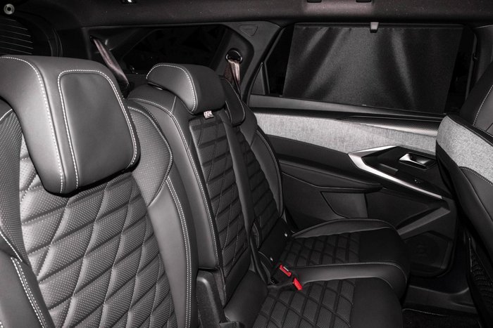 2025 Peugeot 5008 GT Premium Hybrid