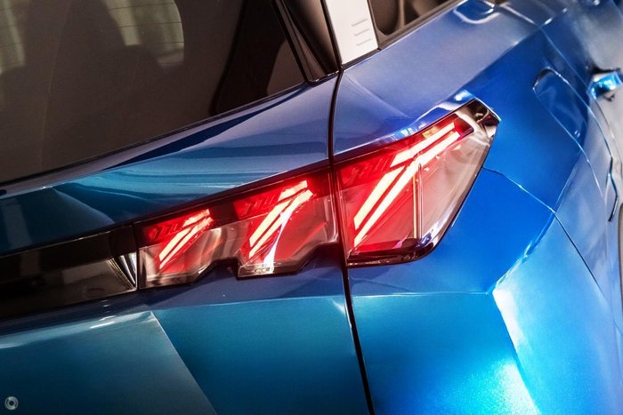 2025 Peugeot 5008 GT Premium Hybrid