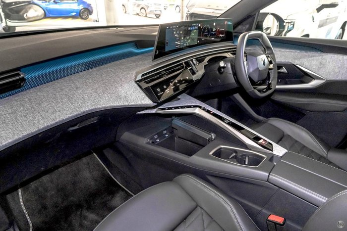 2025 Peugeot 5008 GT Premium Hybrid