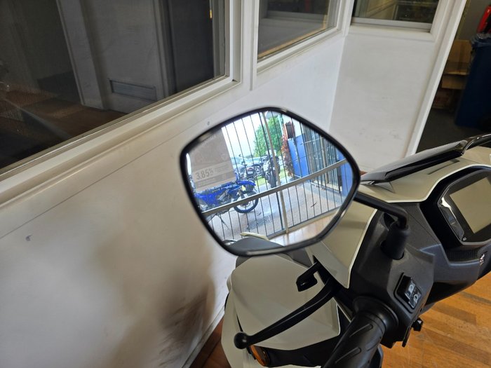 2026 Suzuki AVENIS 125 white