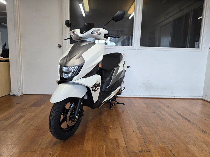 2026 Suzuki AVENIS 125 white
