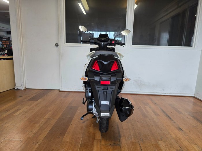 2026 Suzuki AVENIS 125 white