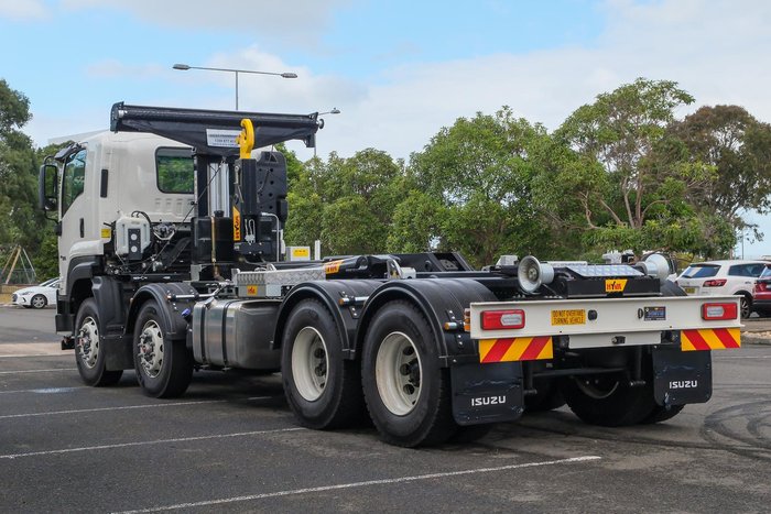 2025 Isuzu F Series FYJ 320-355 AT R60