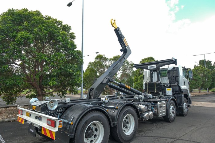 2025 Isuzu F Series FYJ 320-355 AT R60