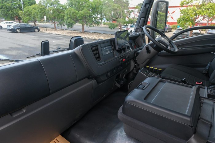 2025 Isuzu F Series FYJ 320-355 AT R60