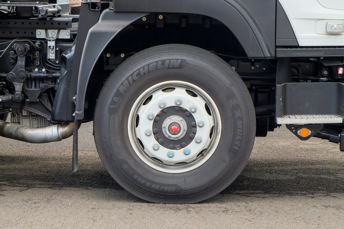2025 Isuzu F Series FYJ 320-355 AT R60