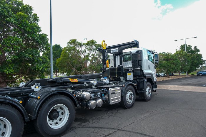 2025 Isuzu F Series FYJ 320-355 AT R60