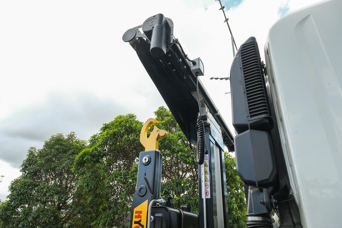2025 Isuzu F Series FYJ 320-355 AT R60