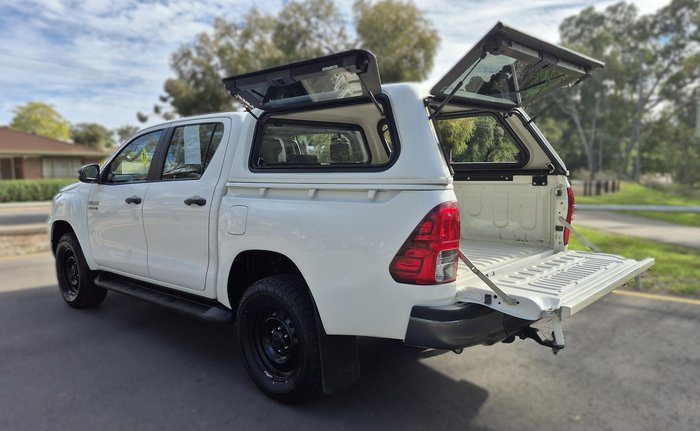 2020 Toyota Hilux SR