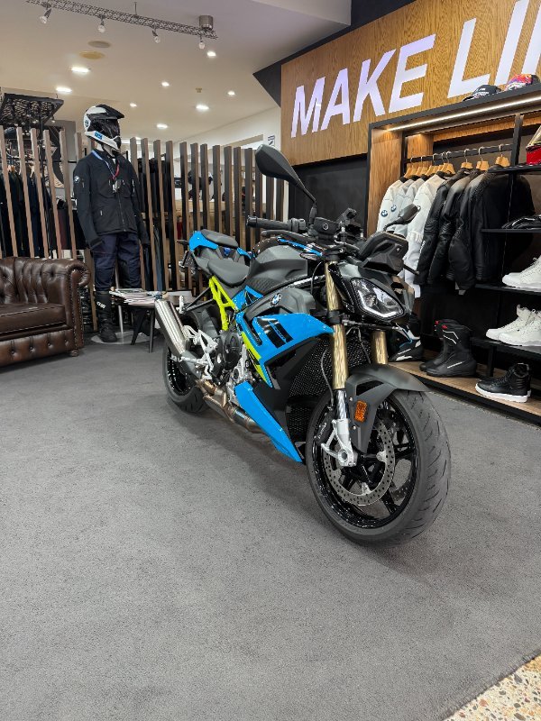2026 BMW Motorrad S 1000 R Bluefire/Mugiallo Yellow