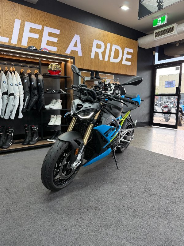 2026 BMW Motorrad S 1000 R Bluefire/Mugiallo Yellow