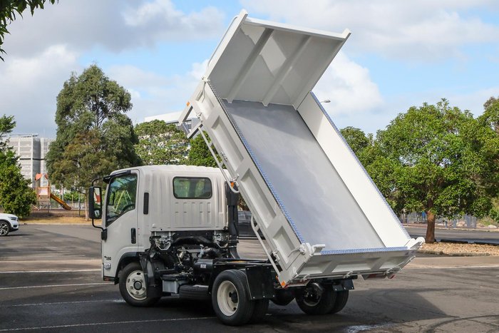 2025 Isuzu N Series NLR 45-150 DT D25