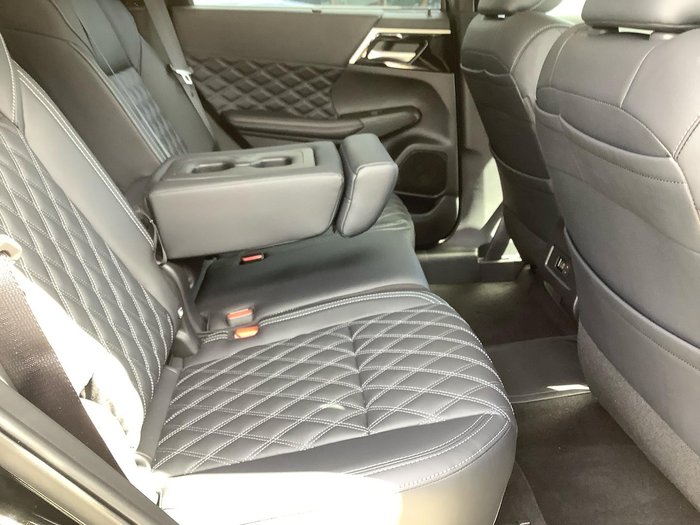 2025 Mitsubishi Outlander PHEV Exceed