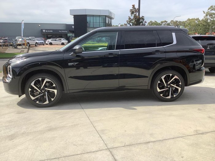 2025 Mitsubishi Outlander PHEV Exceed