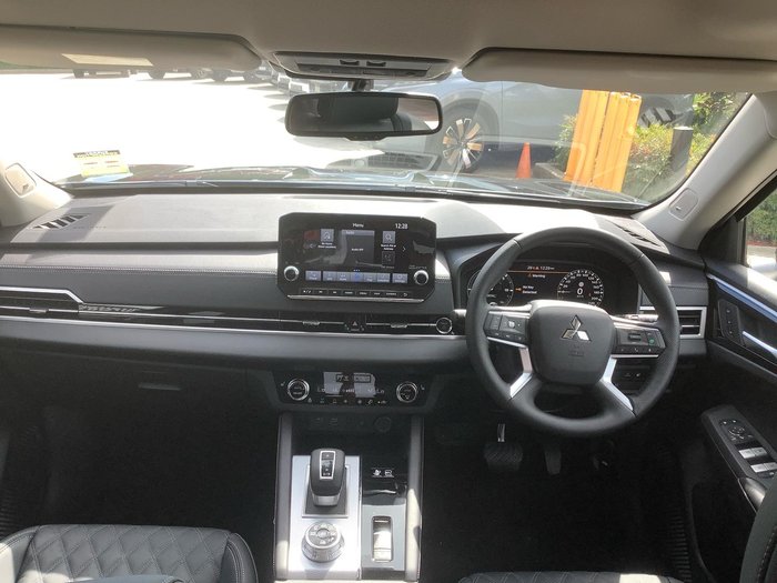 2025 Mitsubishi Outlander PHEV Exceed