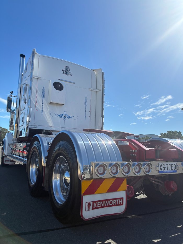 2021 Kenworth T909