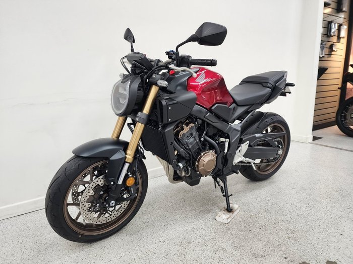 2024 Honda 2024 Honda NAKED CB650RAC ABS Red