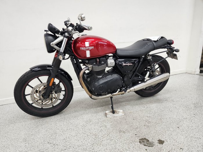 2017 Triumph STREET TWIN Red