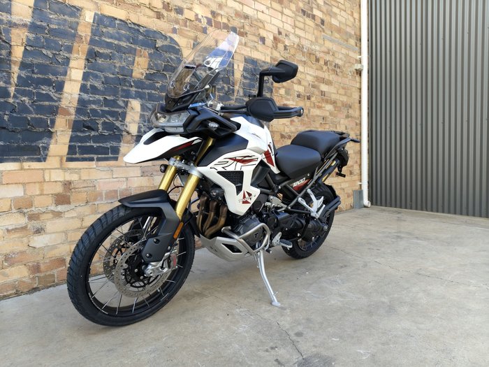 2026 TRIUMPH TIGER 1200 DESERT EDITION ROAD CRYSTAL WHITE
