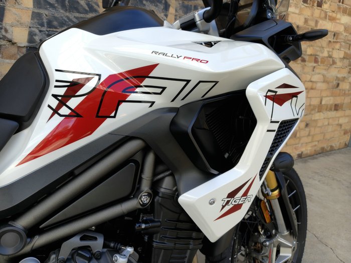 2026 TRIUMPH TIGER 1200 DESERT EDITION ROAD CRYSTAL WHITE