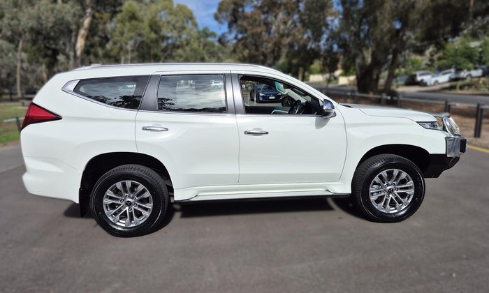 2023 Mitsubishi Pajero Sport GLX